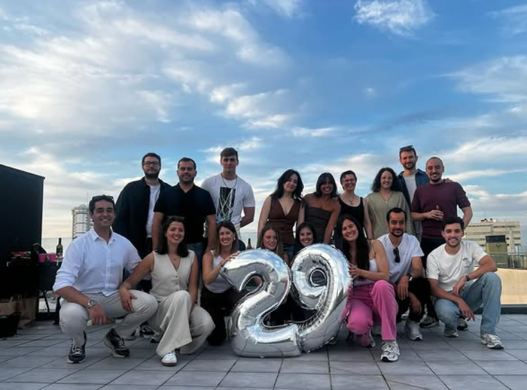 Alejandro y Candela en un cumpleaños
